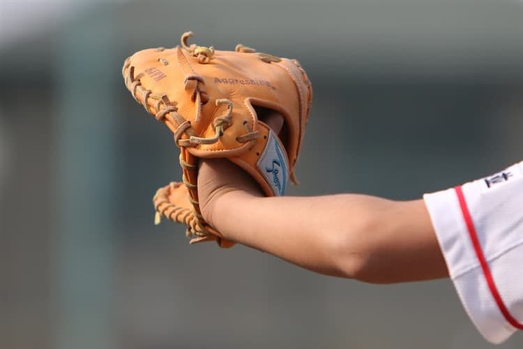 少年野球用グローブを選ぶ際のポイント