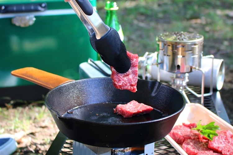 スキレット用のふたやハンドルカバーも用意するのがおすすめ